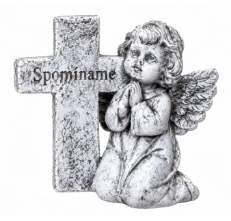 Modliaci sa anjelik pri kríži „Spomíname“ – sivobiely
